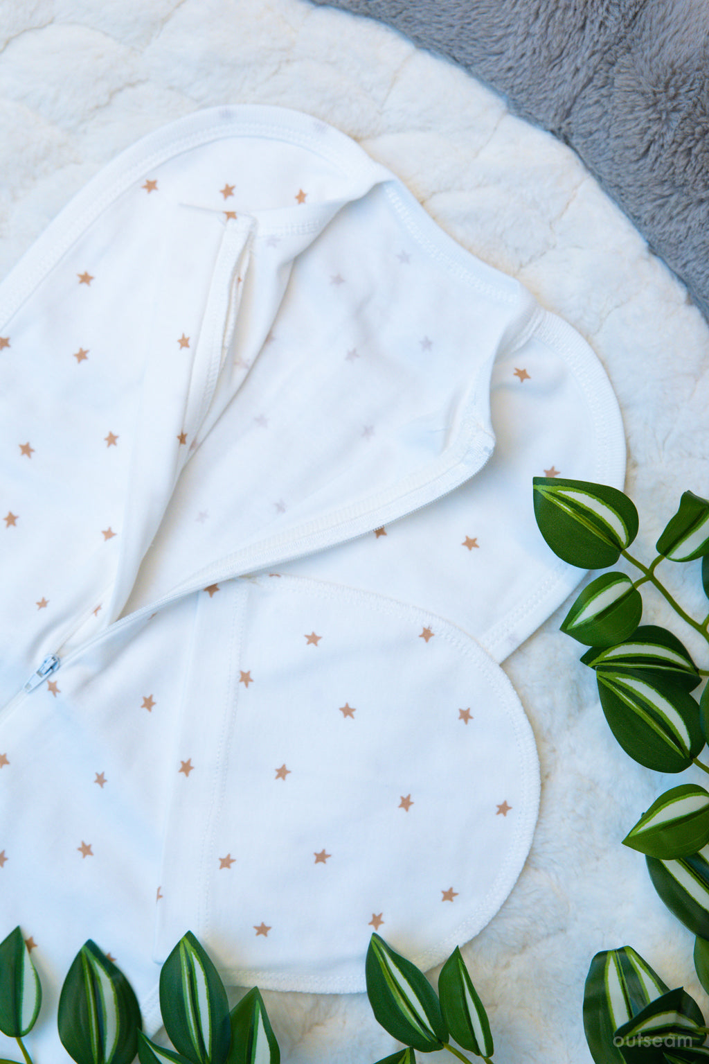 Outseam Newborn Sleep Cocoon Brown Stars — detail view 3